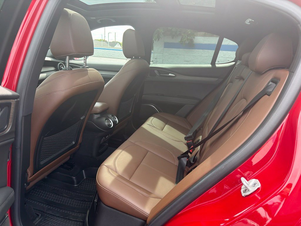 Used 2022 Alfa Romeo Stelvio Ti AWD/4WD image 19
