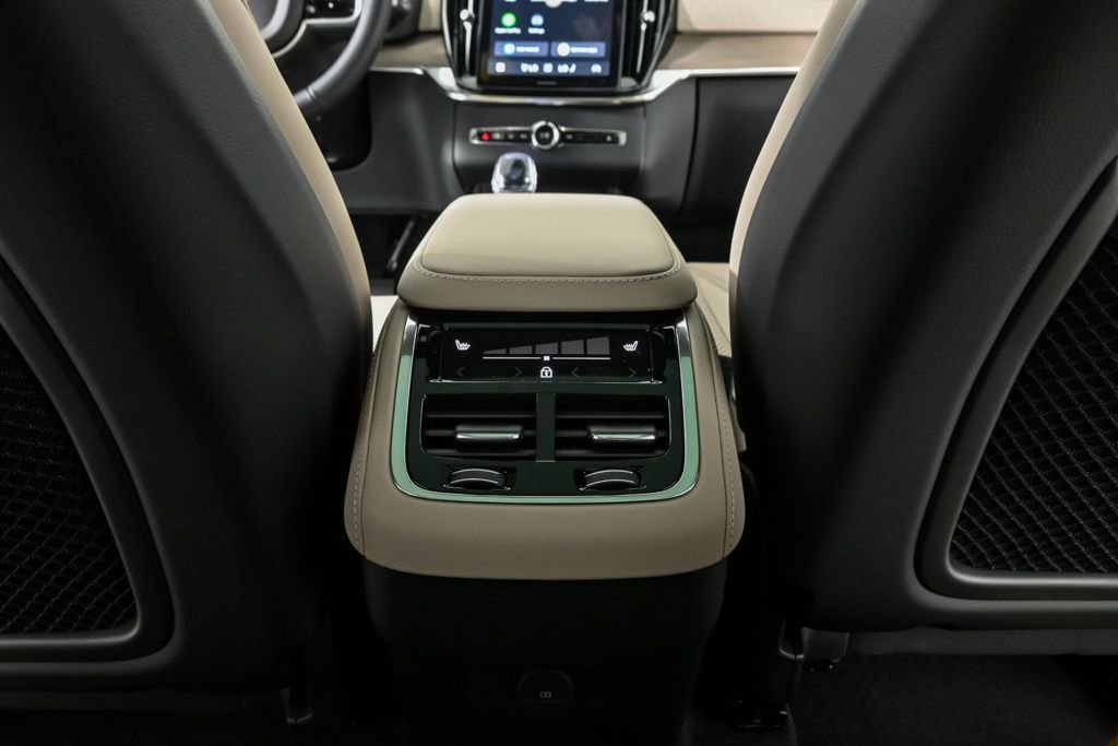 Certified 2026 Volvo XC90 B6 Plus w/ Protection Package Premier image 22