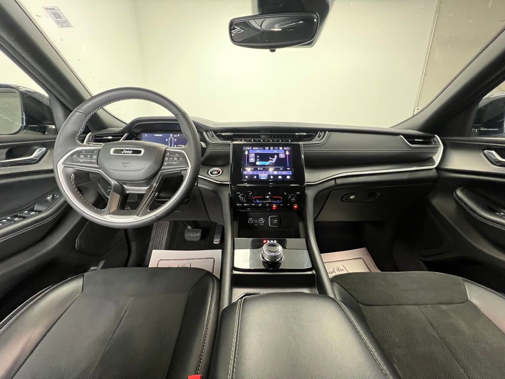 Used 2024 Jeep Grand Cherokee L Laredo image 12