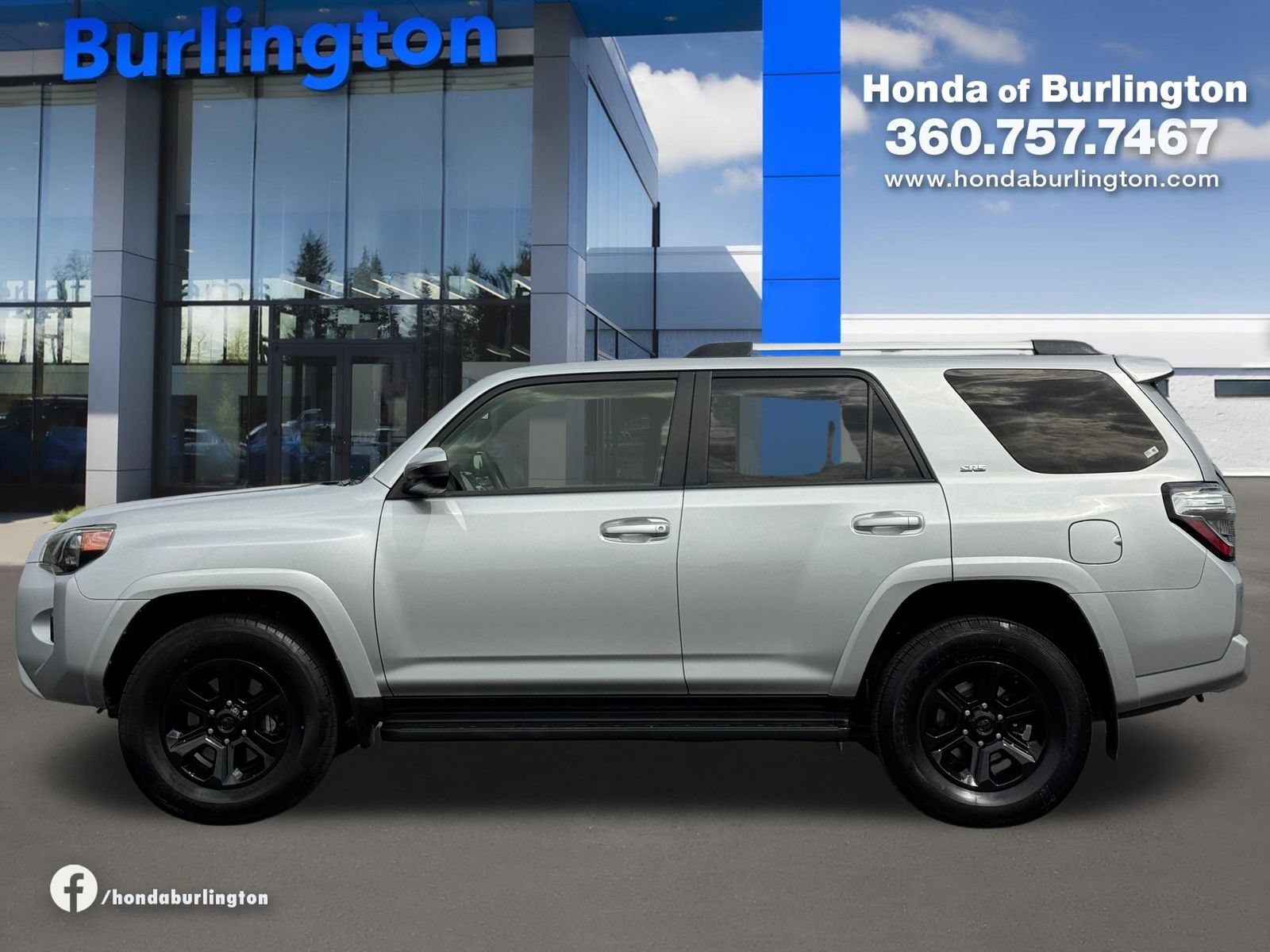 Used 2019 Toyota 4Runner SR5 AWD/4WD image 3