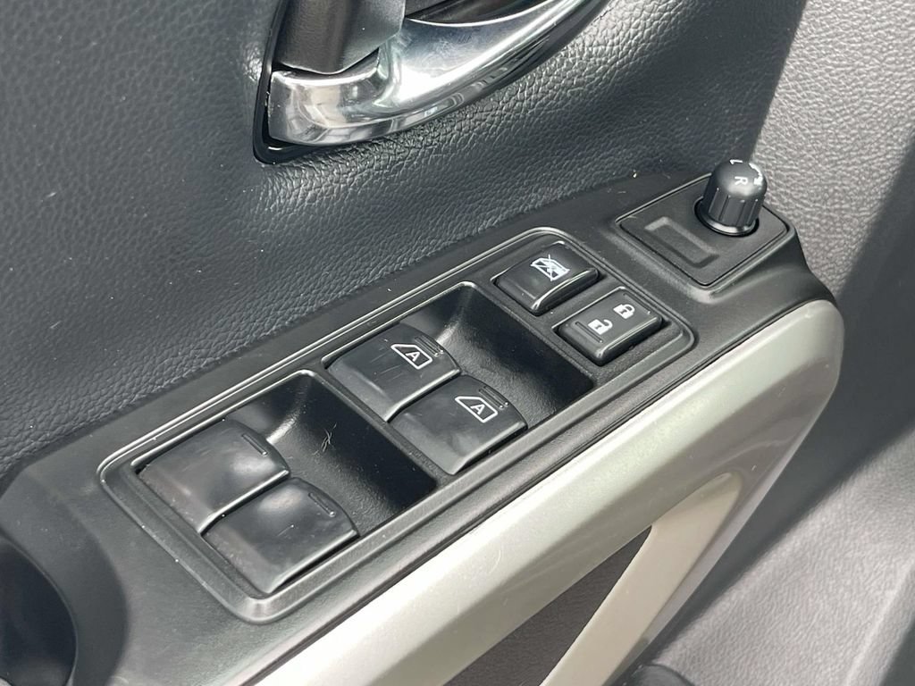 Used 2023 Nissan Titan SV RWD image 35