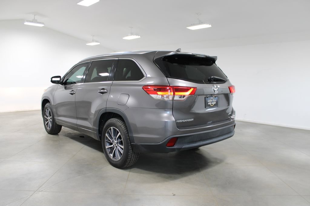 Used 2018 Toyota Highlander XLE FWD image 7