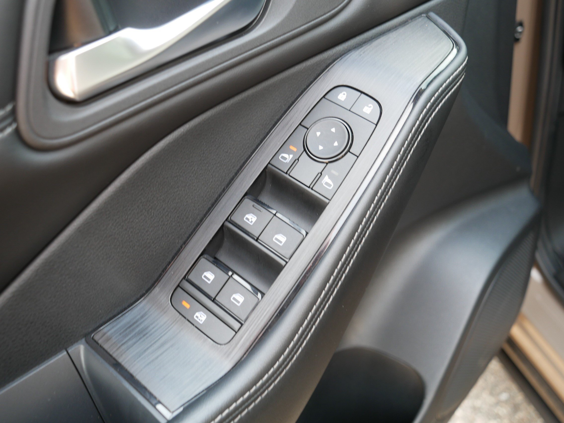 Certified 2024 Nissan Rogue SV w/ SV Premium Package AWD/4WD image 19