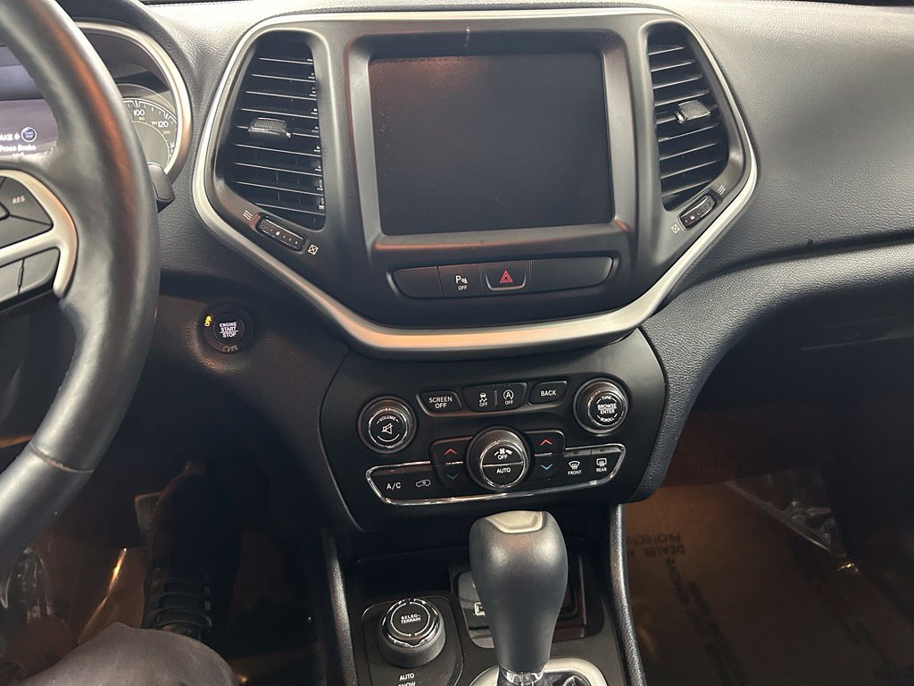 Used 2018 Jeep Cherokee Limited AWD/4WD image 19