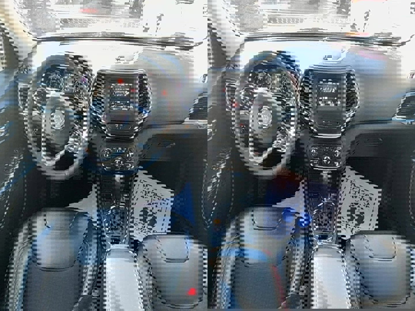 Used 2020 Jeep Cherokee Latitude Plus image 14