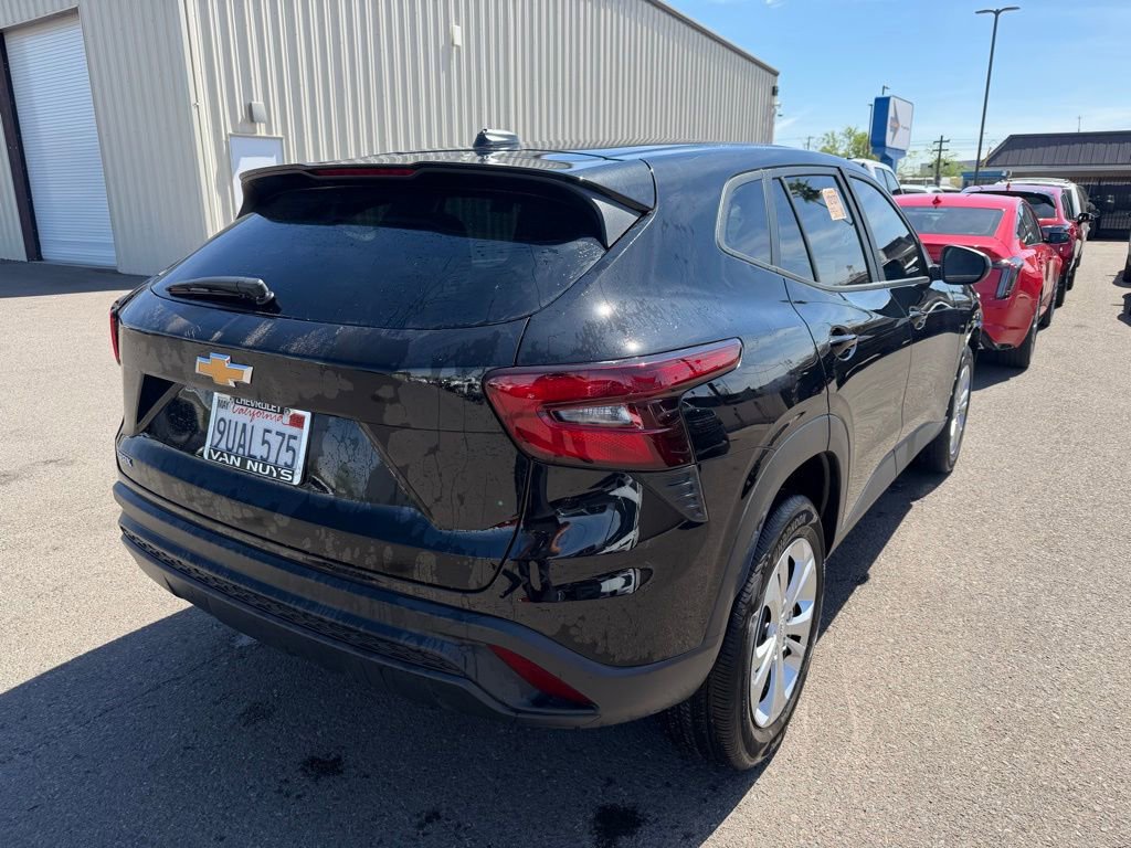 Used 2025 Chevrolet Trax LS image 2