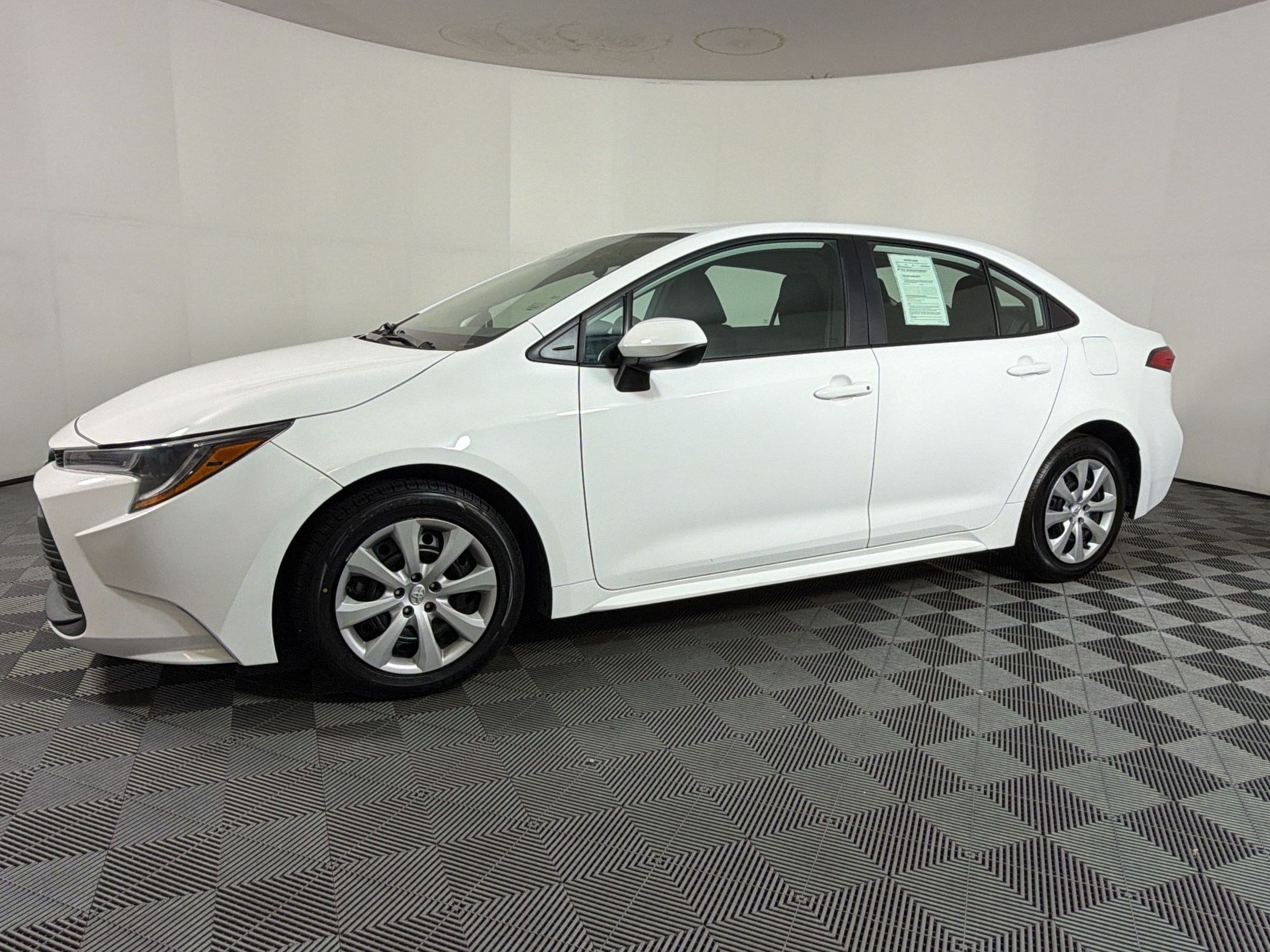 Used 2024 Toyota Corolla LE FWD image 21