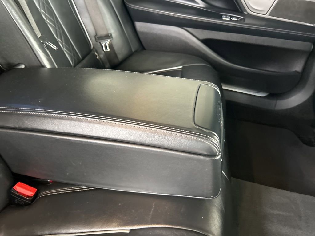 Used 2022 BMW 740i xDrive w/ M Sport Package image 28