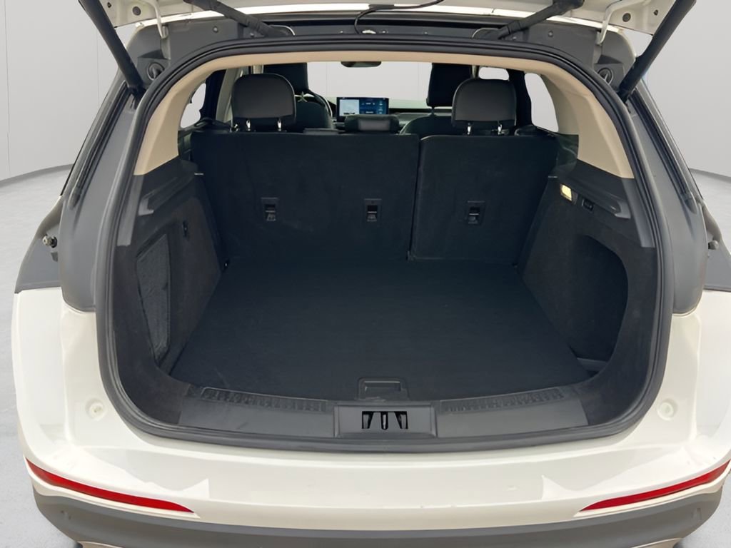 Used 2023 Lincoln Corsair Reserve w/ Equipment Group 201A image 17