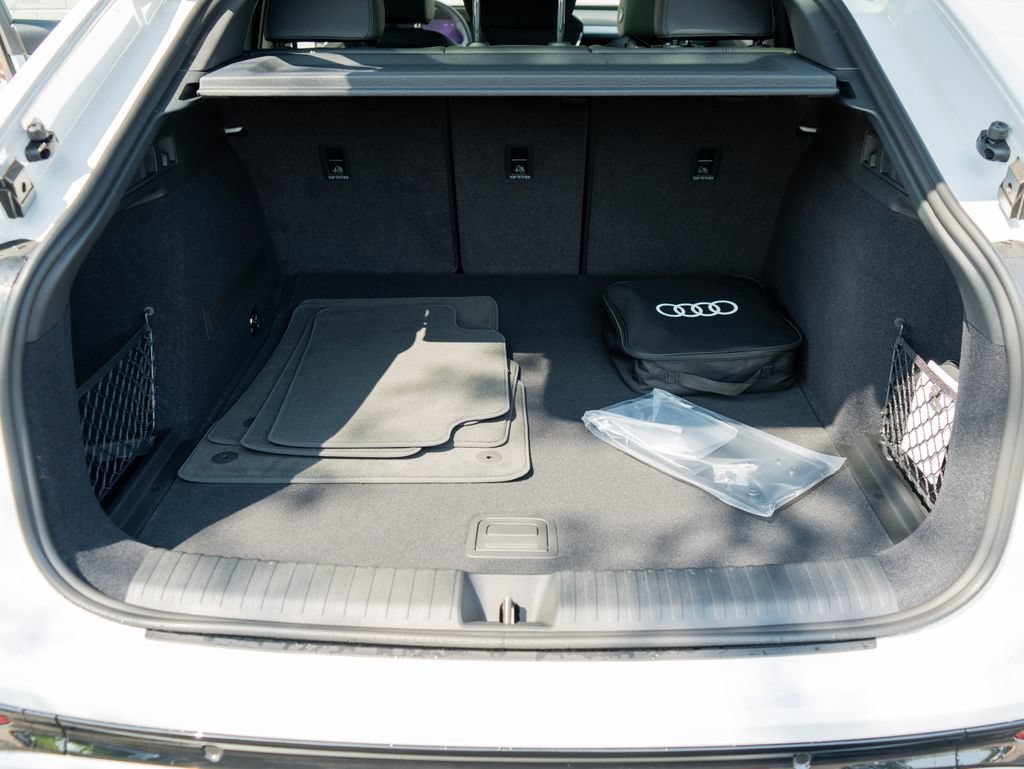 New 2027 Audi Q6 e-tron Premium AWD/4WD image 6