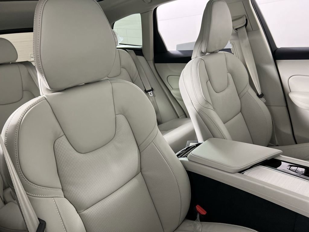 New 2026 Volvo XC60 B5 Ultra w/ Climate Package image 23