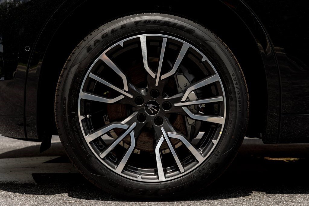 New 2025 Maserati Grecale GT image 13