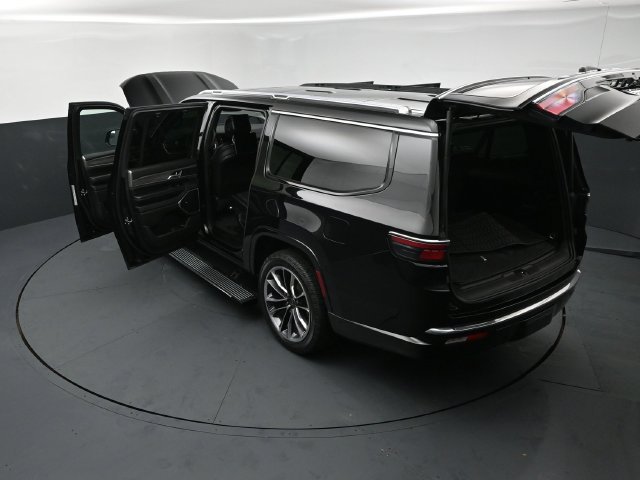 Used 2024 Jeep Wagoneer L Series III w/ Premium Group I AWD/4WD image 28