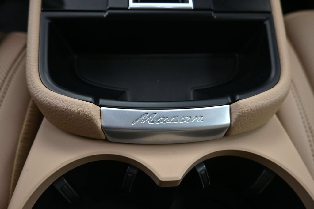 Certified 2026 Porsche Macan AWD/4WD image 17