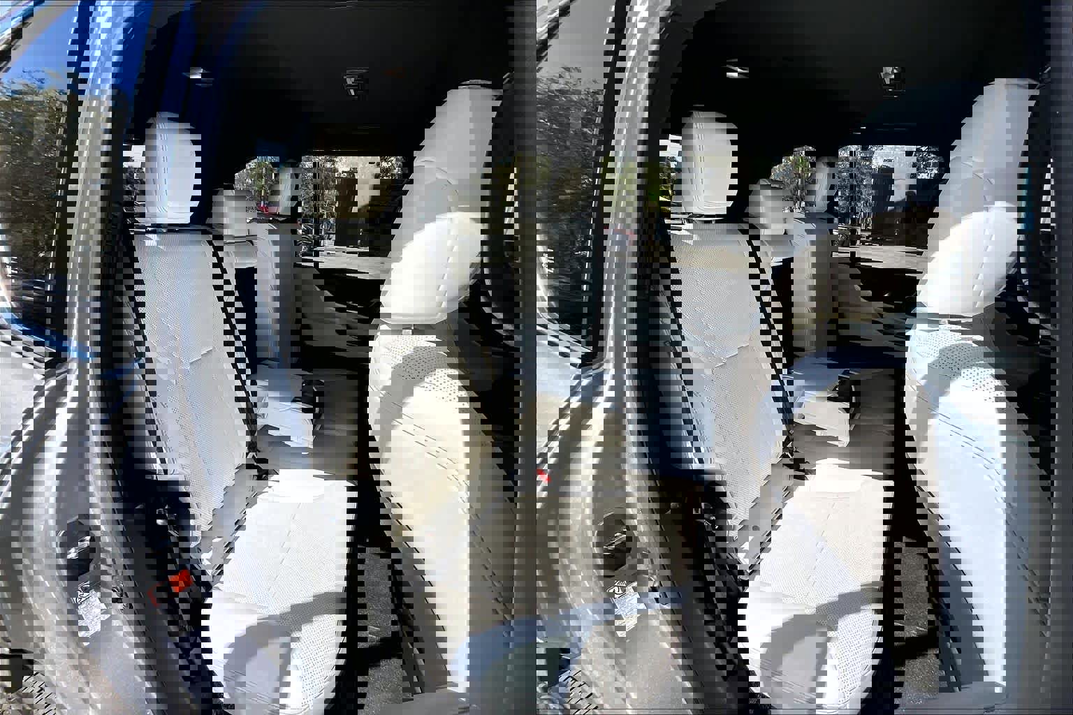 Used 2024 Lexus LX 600 4WD w/ Luxury Package image 19