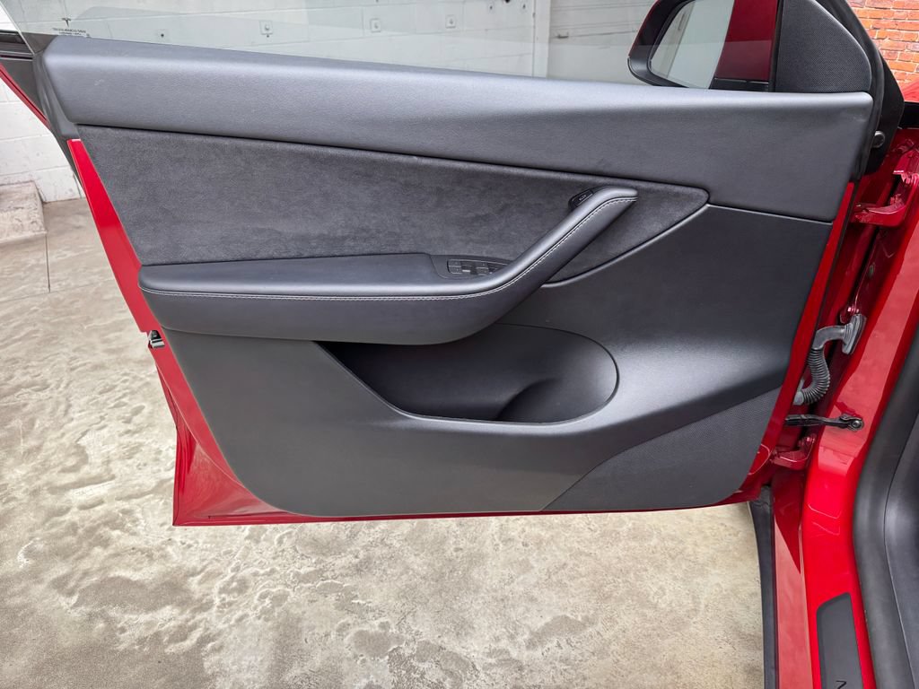 Used 2022 Tesla Model Y Long Range AWD/4WD image 9