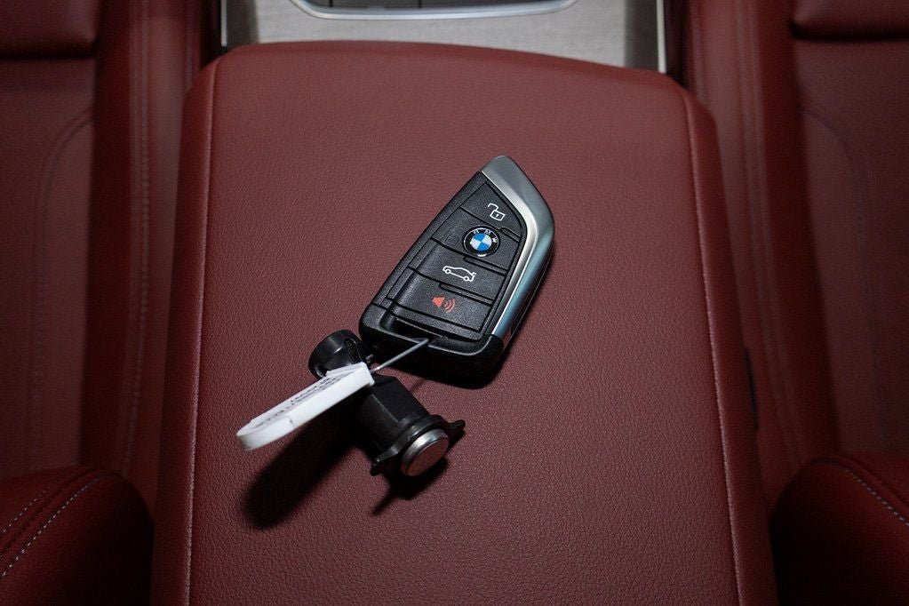 Used 2025 BMW 330i xDrive Sedan w/ Premium Package AWD/4WD image 39