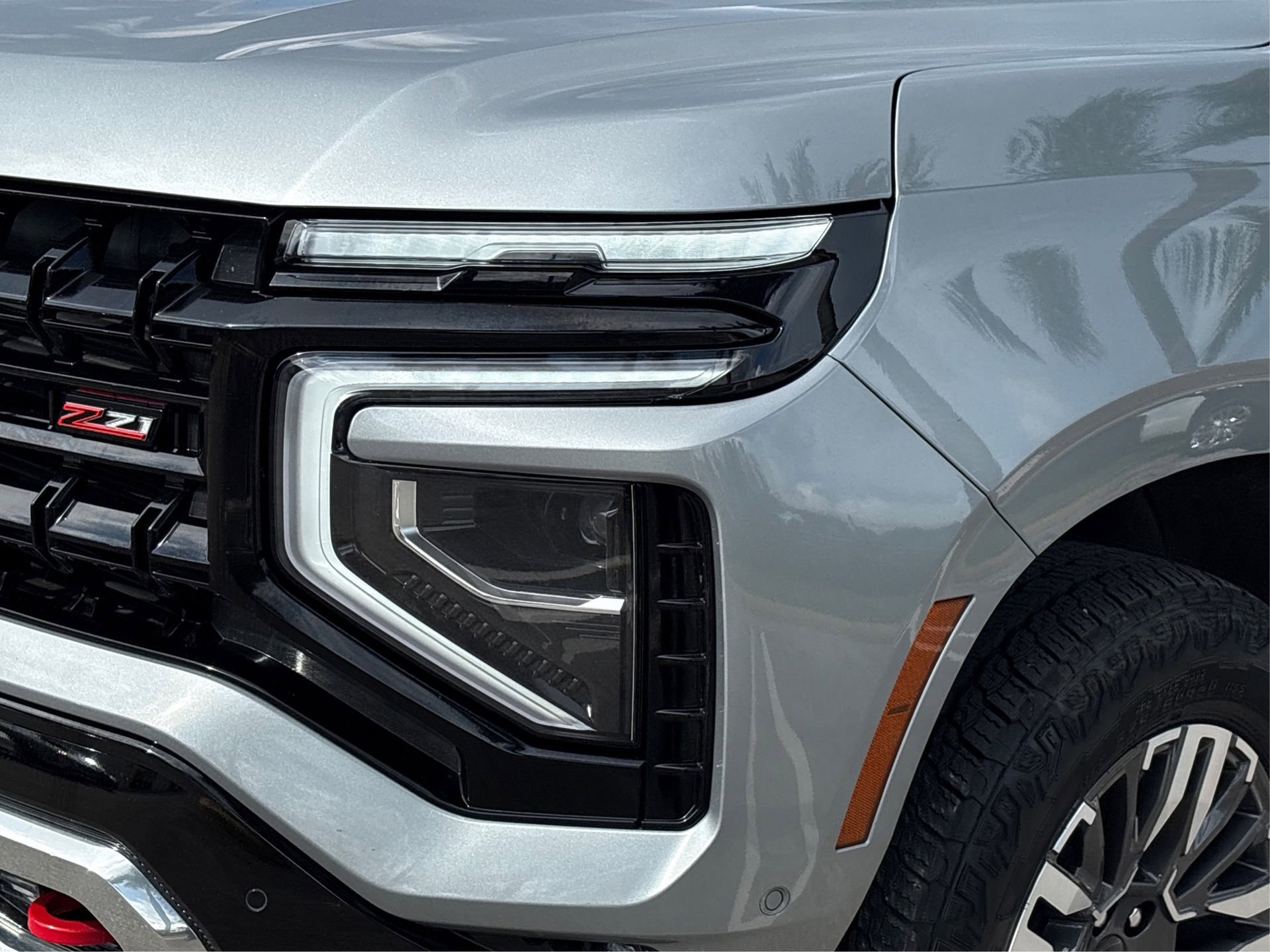 Used 2025 Chevrolet Suburban Z71 AWD/4WD image 14