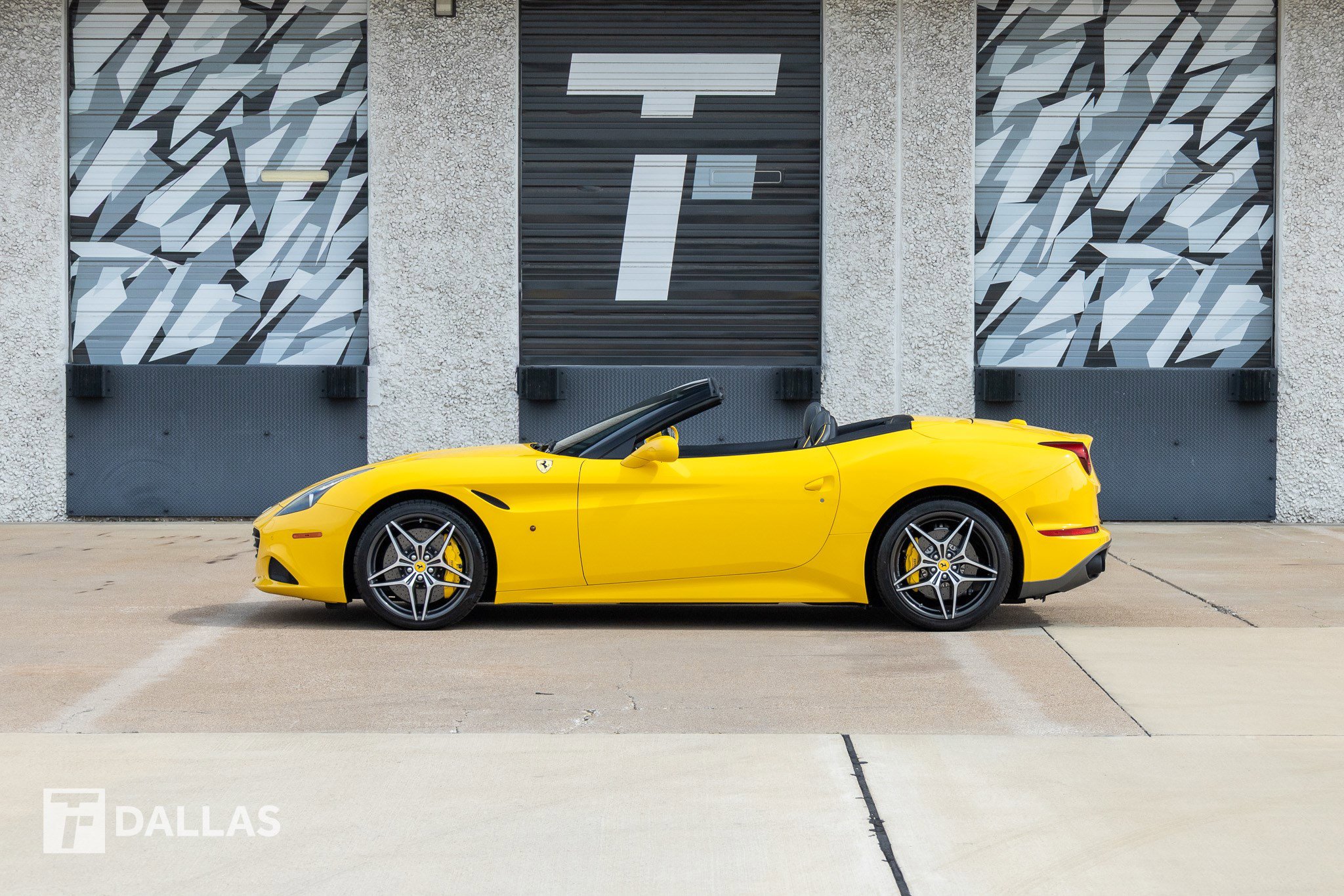 Used 2016 Ferrari California T RWD image 8