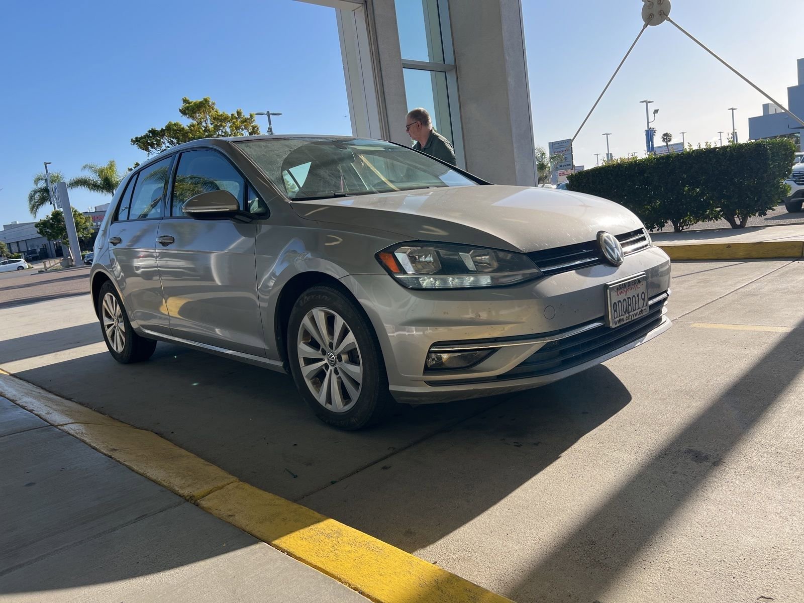 Used 2018 Volkswagen Golf SE FWD image 3