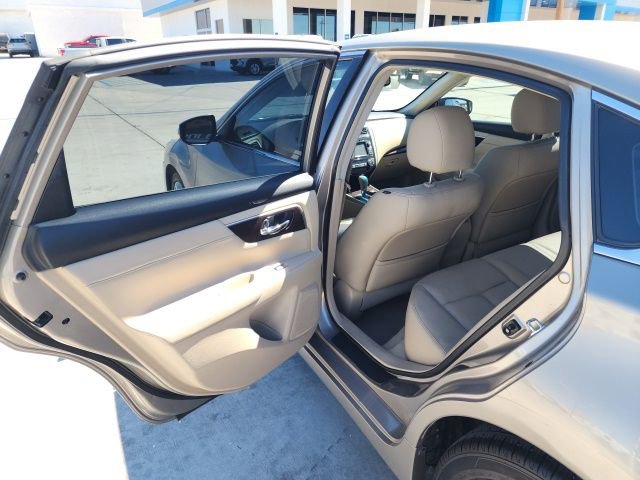 Used 2013 Nissan Altima 3.5 SL w/ Technology Pkg image 20