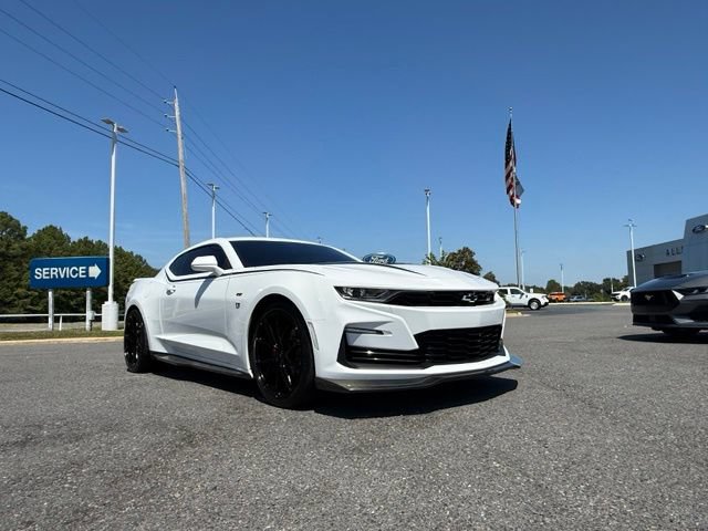 Used 2021 Chevrolet Camaro SS RWD image 9