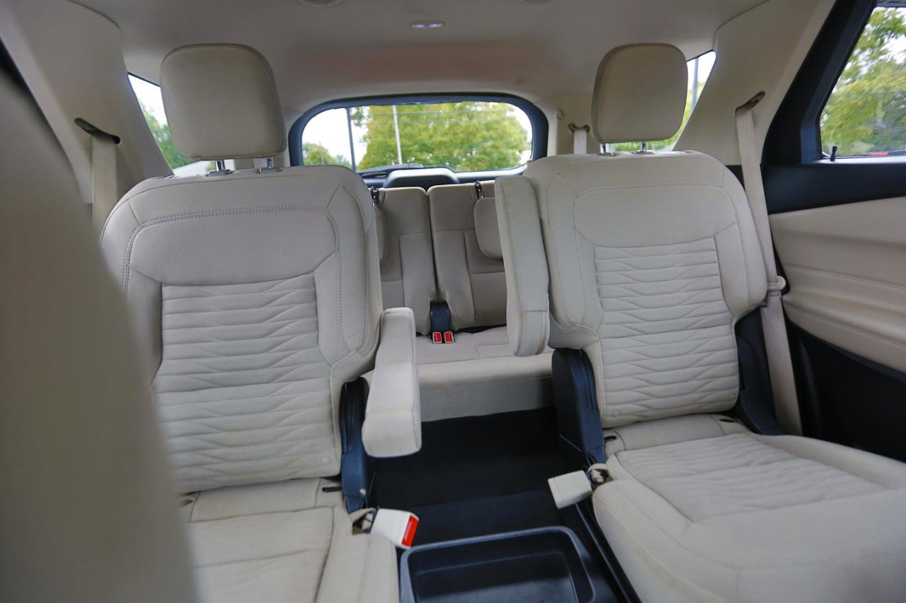 Used 2021 Ford Explorer XLT image 23