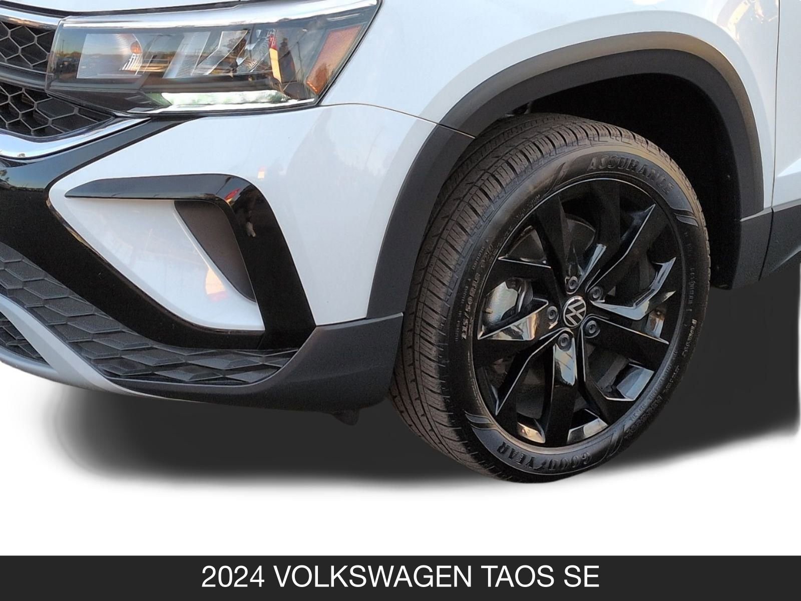 Used 2024 Volkswagen Taos SE image 11