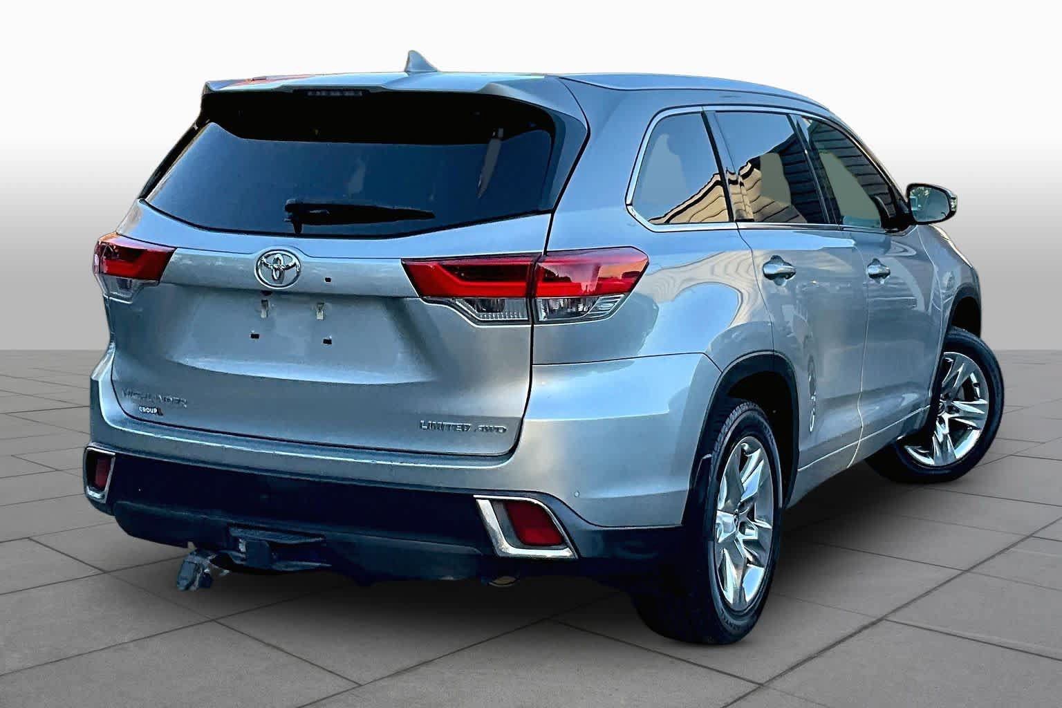 Certified 2018 Toyota Highlander Limited AWD/4WD image 13