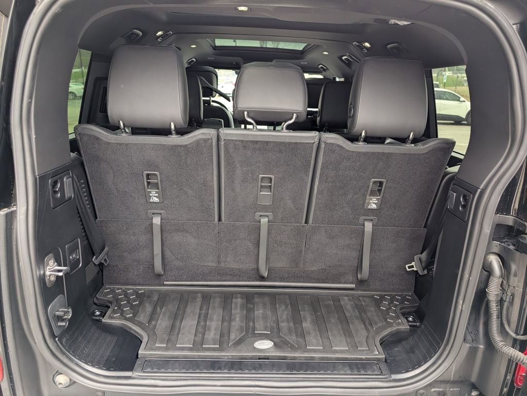 Used 2024 Land Rover Defender 130 S image 34