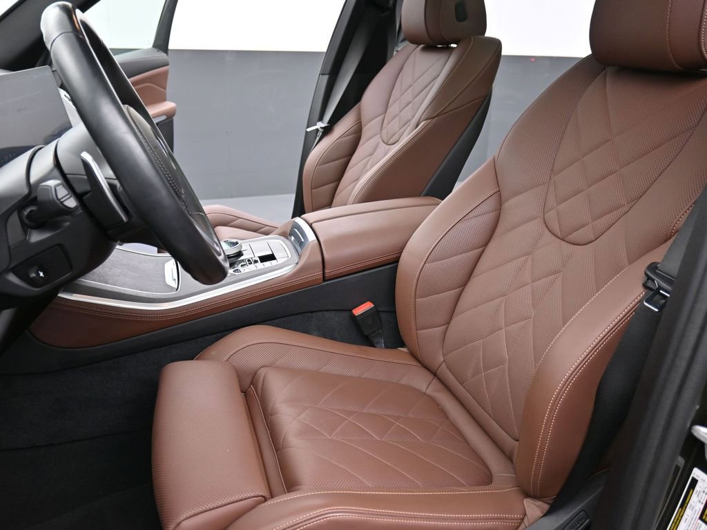 Used 2024 BMW X5 xDrive40i w/ Executive Package image 11