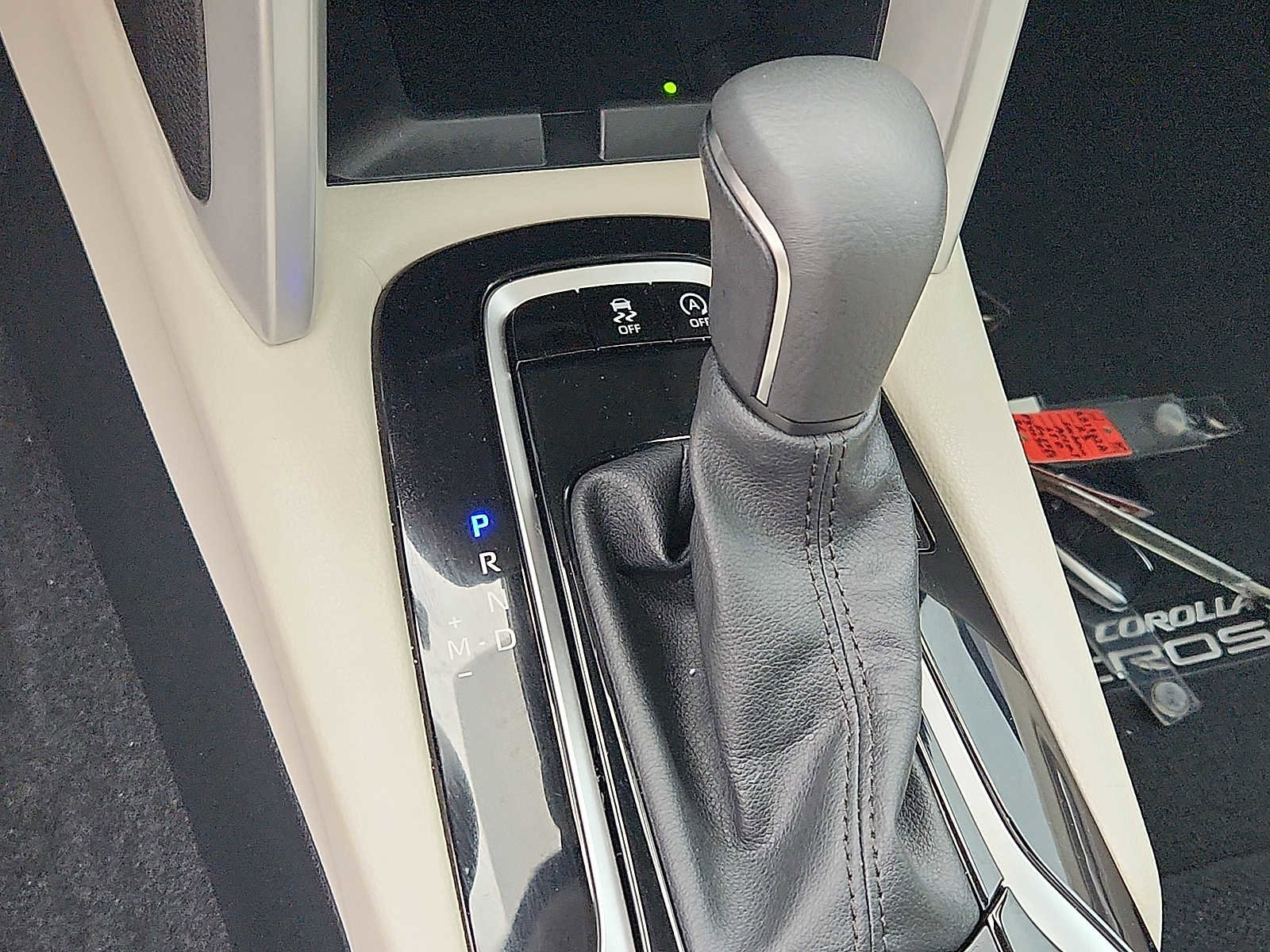 Used 2024 Toyota Corolla Cross XLE image 15