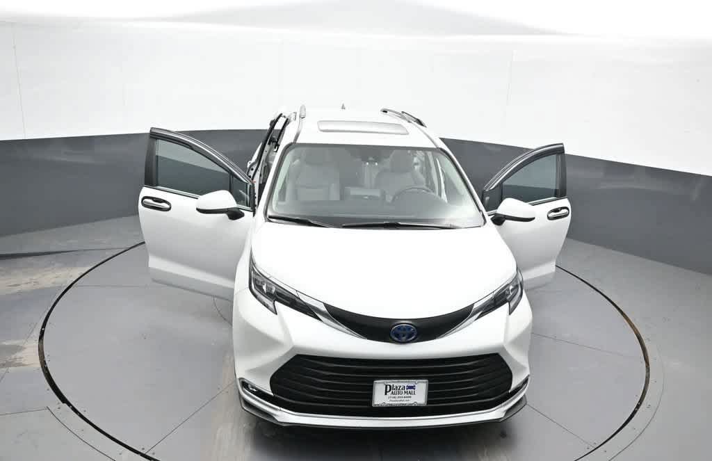 Used 2024 Toyota Sienna XLE w/ XLE Plus Package AWD/4WD image 48