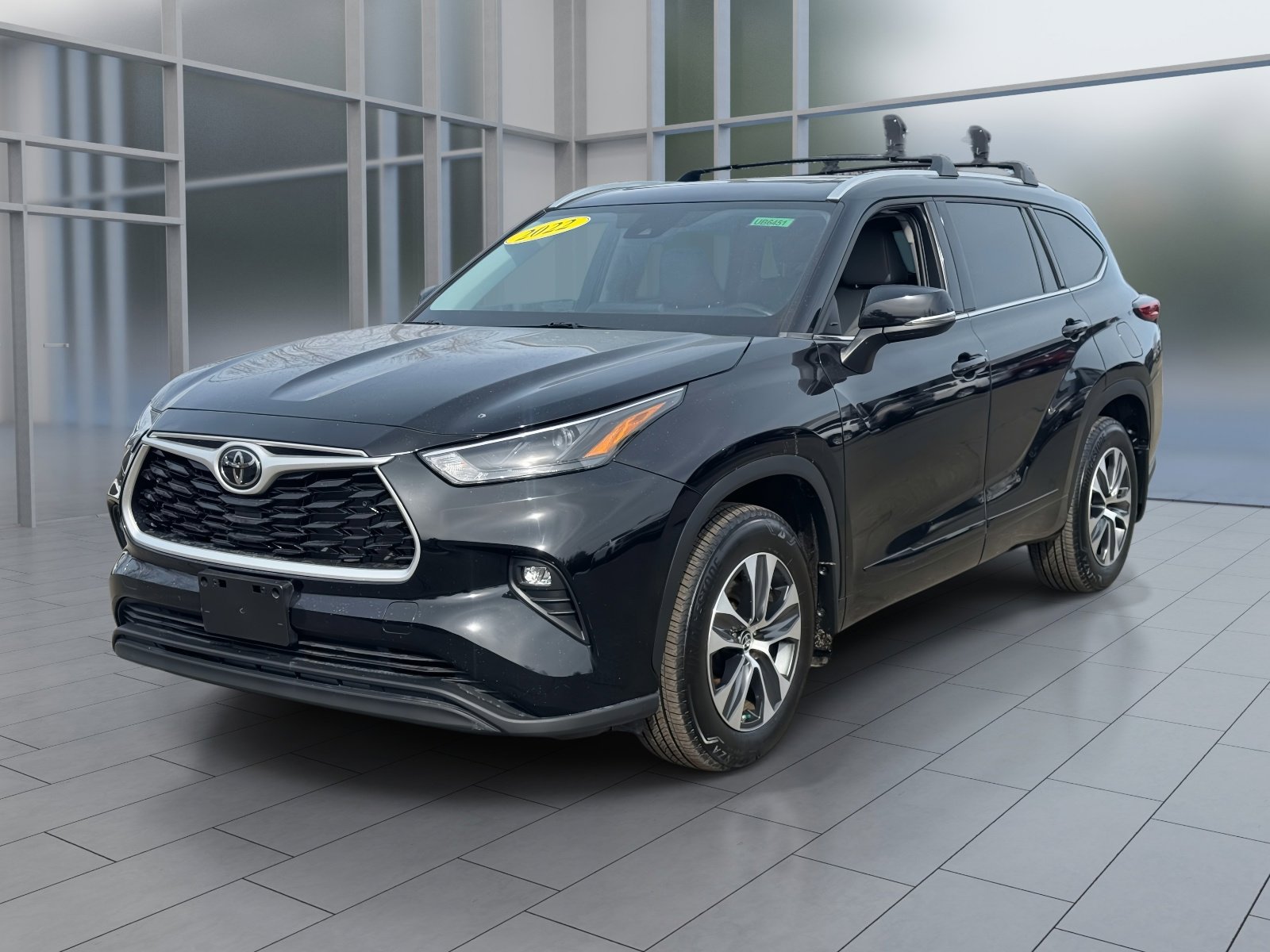 Used 2022 Toyota Highlander XLE AWD/4WD image 1