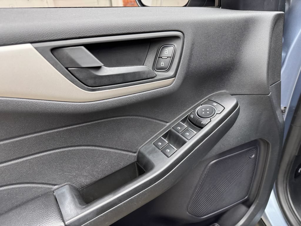 Used 2022 Ford Escape SE AWD/4WD image 9