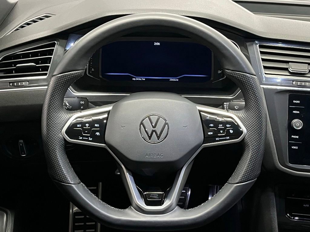 Used 2022 Volkswagen Tiguan SEL R-Line image 9