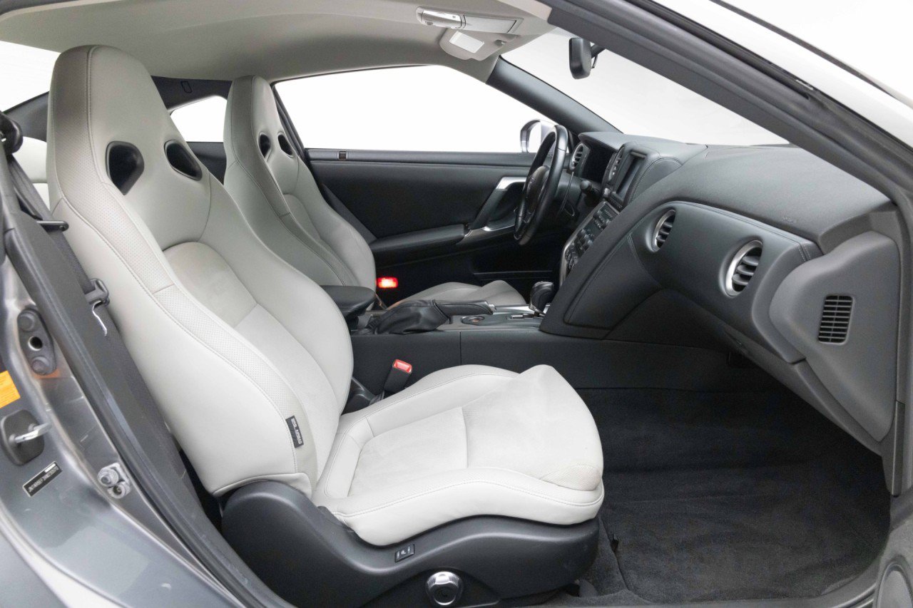 Used 2010 Nissan GT-R Premium AWD/4WD image 14