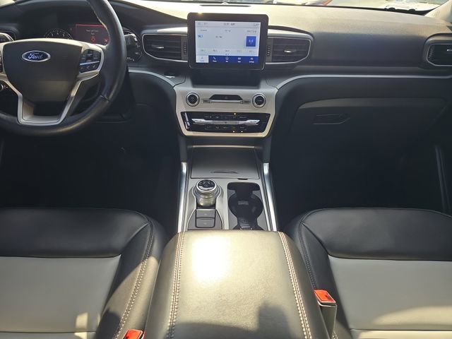 Used 2022 Ford Explorer XLT w/ Equipment Group 202A image 17