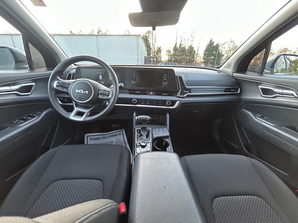 Used 2024 Kia Sportage LX image 17