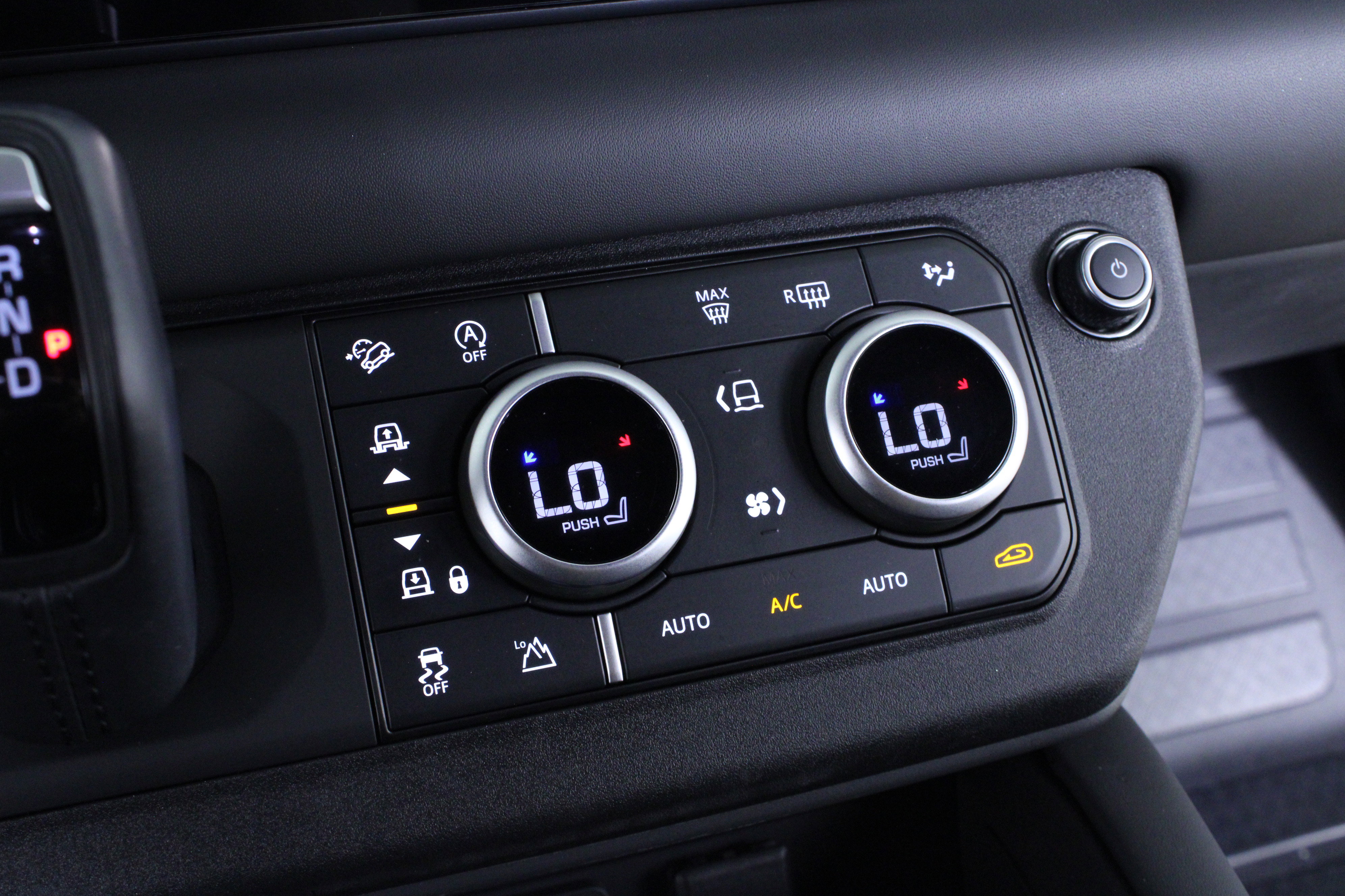 Used 2023 Land Rover Defender 110 X-Dynamic SE image 28