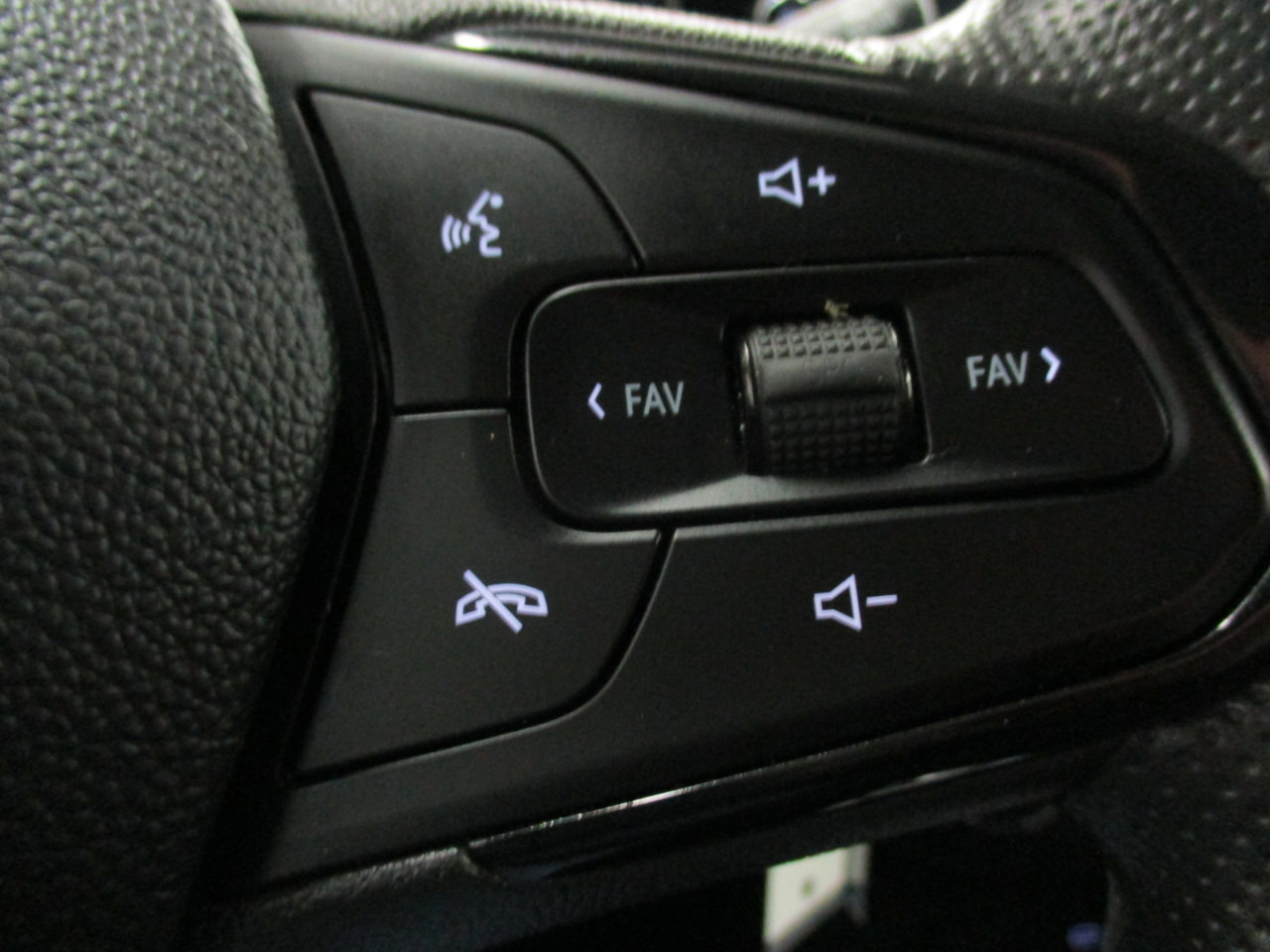 Used 2024 Chevrolet Trax LS image 23