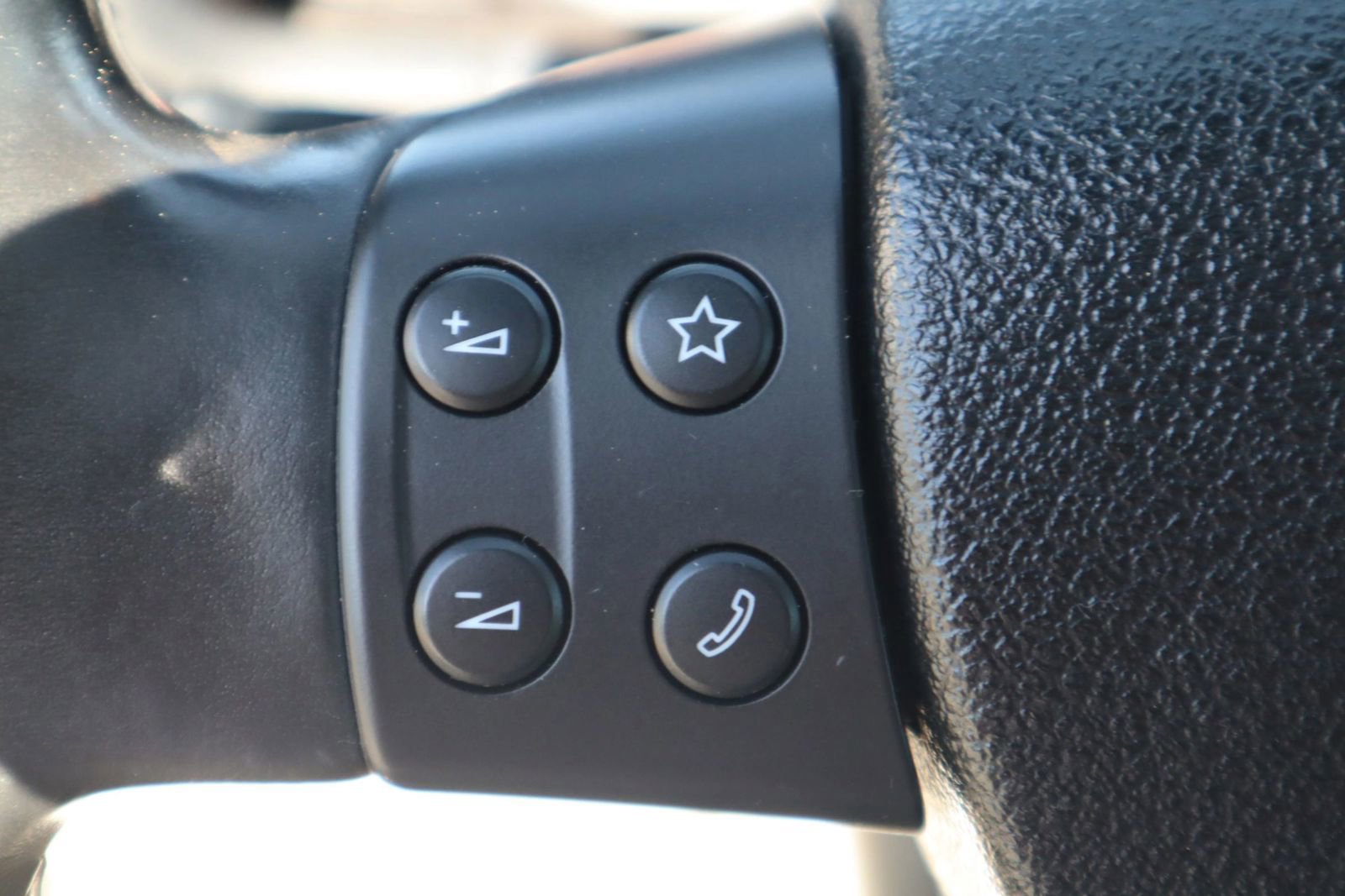 Used 2008 Volkswagen Eos Lux FWD image 20