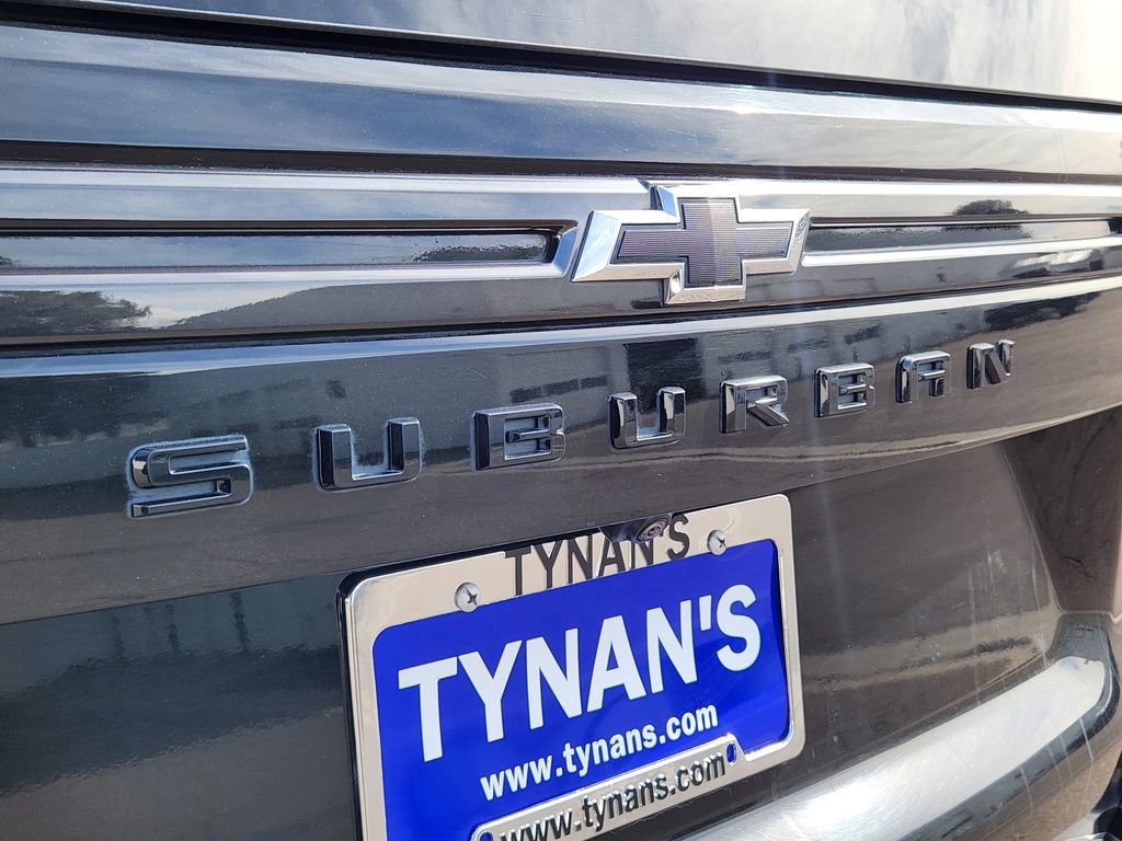 Used 2022 Chevrolet Suburban Z71 w/ Luxury Package image 15