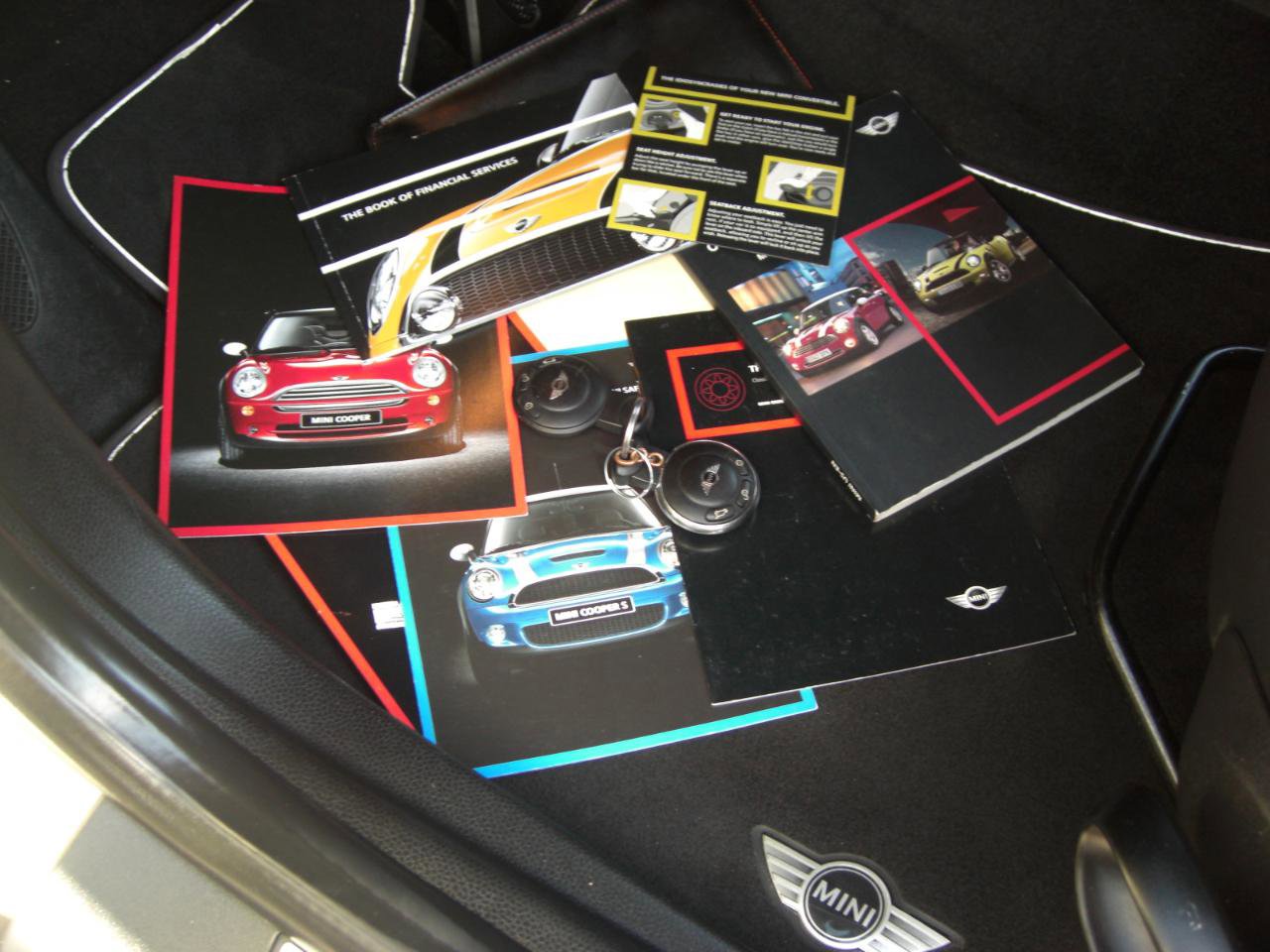 Used 2010 MINI Cooper 2dr image 3