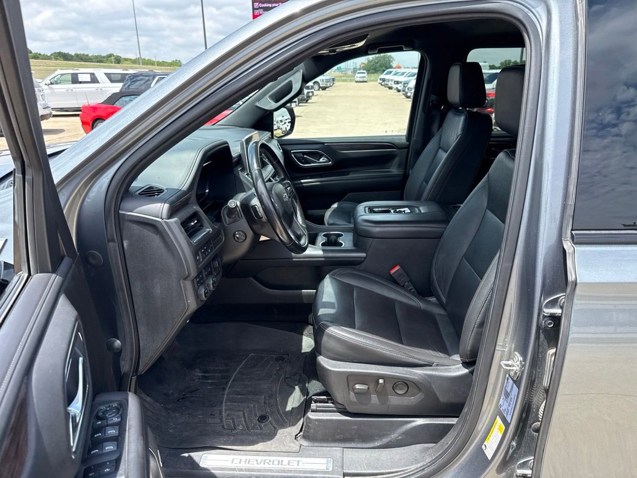 Used 2022 Chevrolet Suburban Z71 w/ Z71 Off-Road Package AWD/4WD image 19