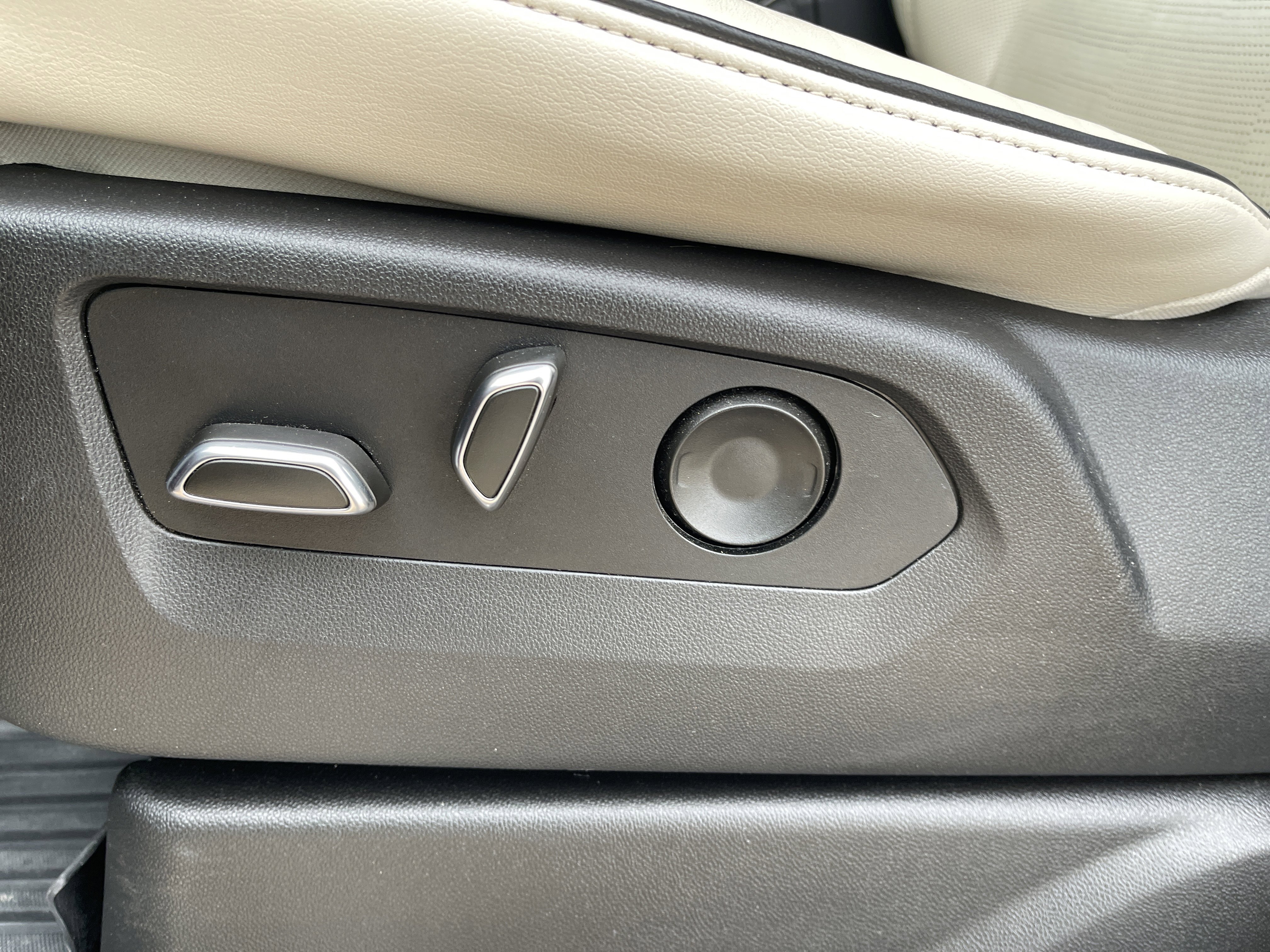 Used 2022 Cadillac Escalade Sport w/ Touring Package image 38