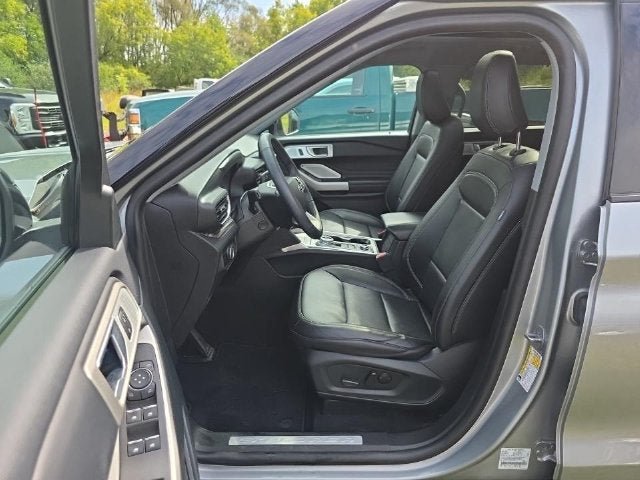 Used 2023 Ford Explorer Limited w/ Limited Technology Package AWD/4WD image 12
