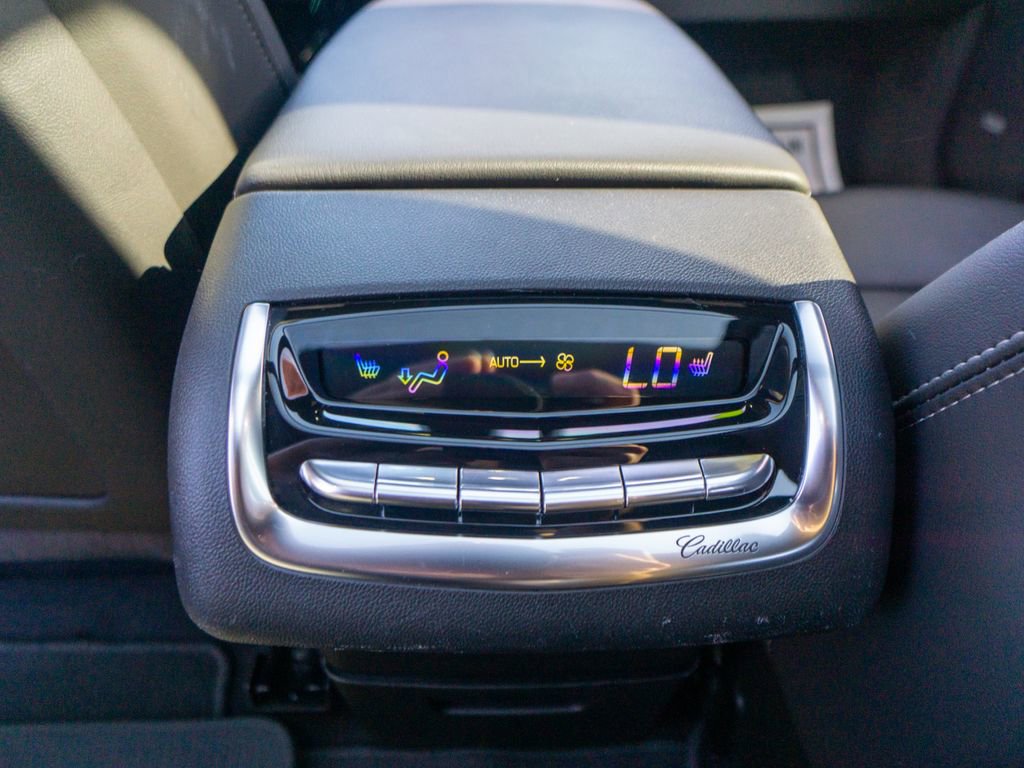 Used 2021 Cadillac XT6 Sport w/ LPO, ONYX Package image 35