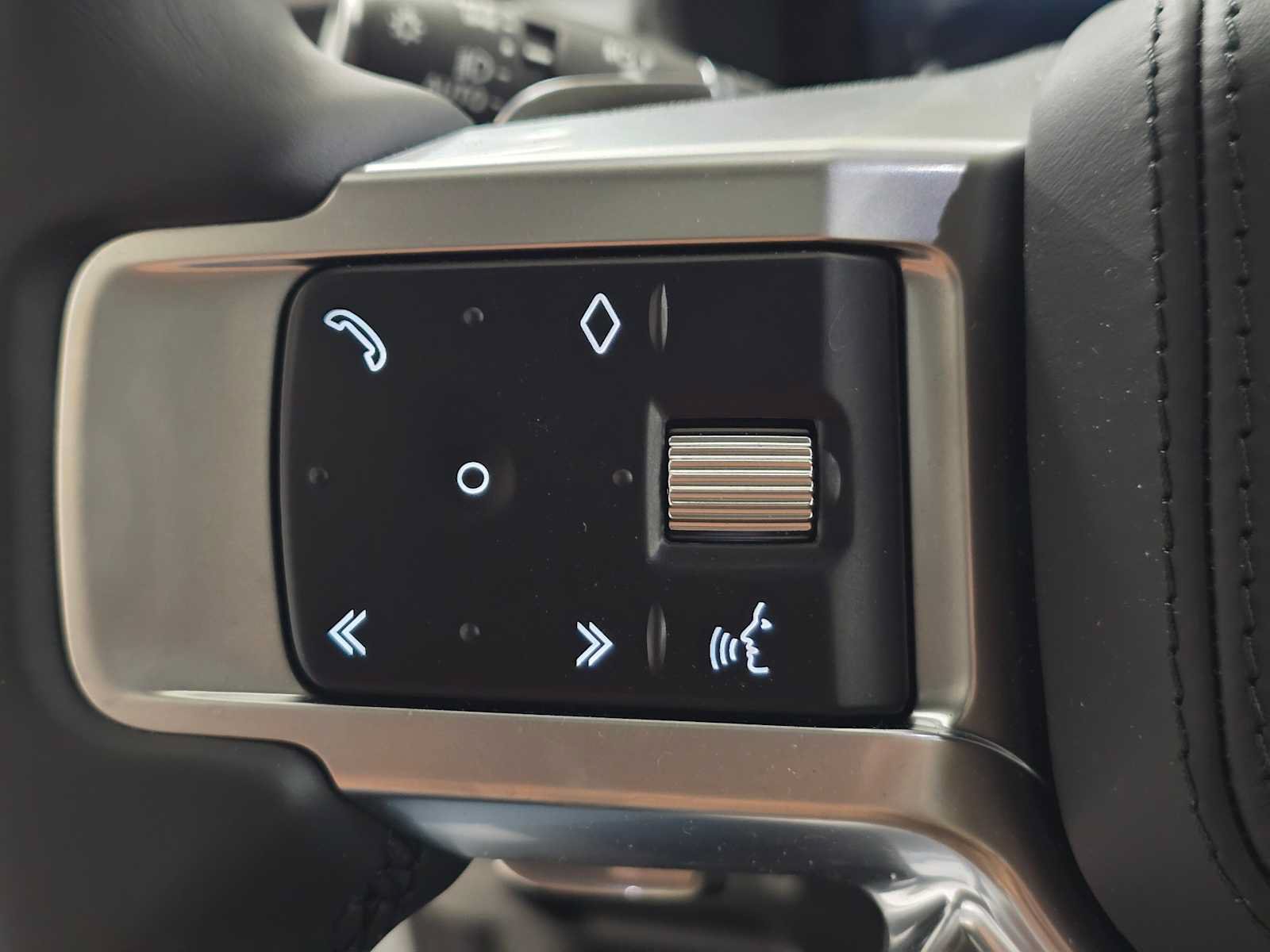 New 2026 Land Rover Discovery Limited Edition AWD/4WD image 33