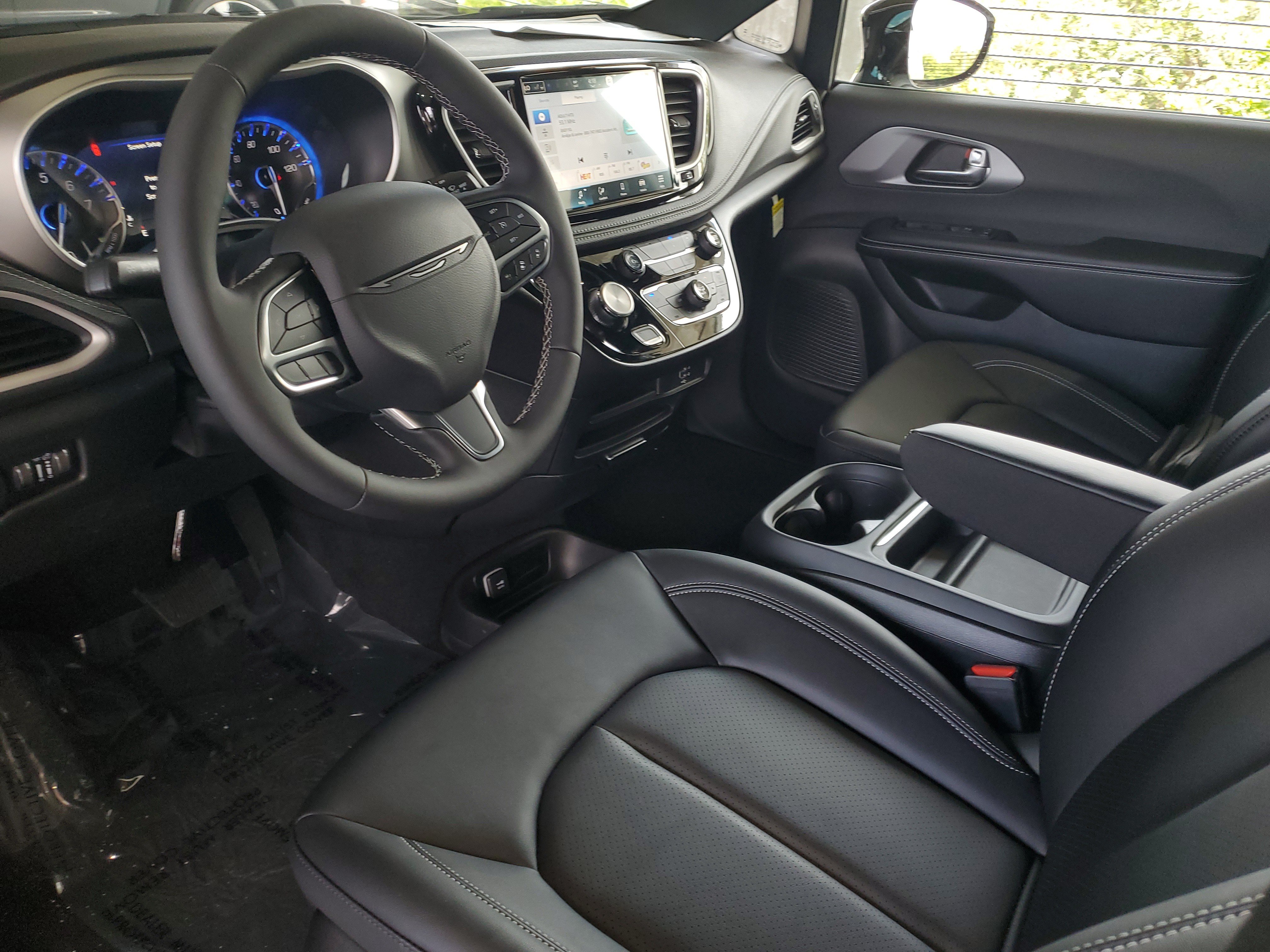 New 2027 Chrysler Pacifica Select FWD image 17